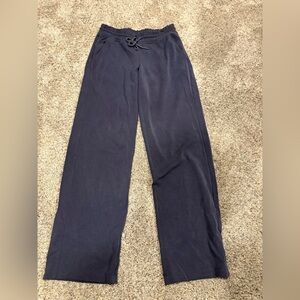 Athleta. Seasoft mid rise straight pant. Navy blue. Size XS